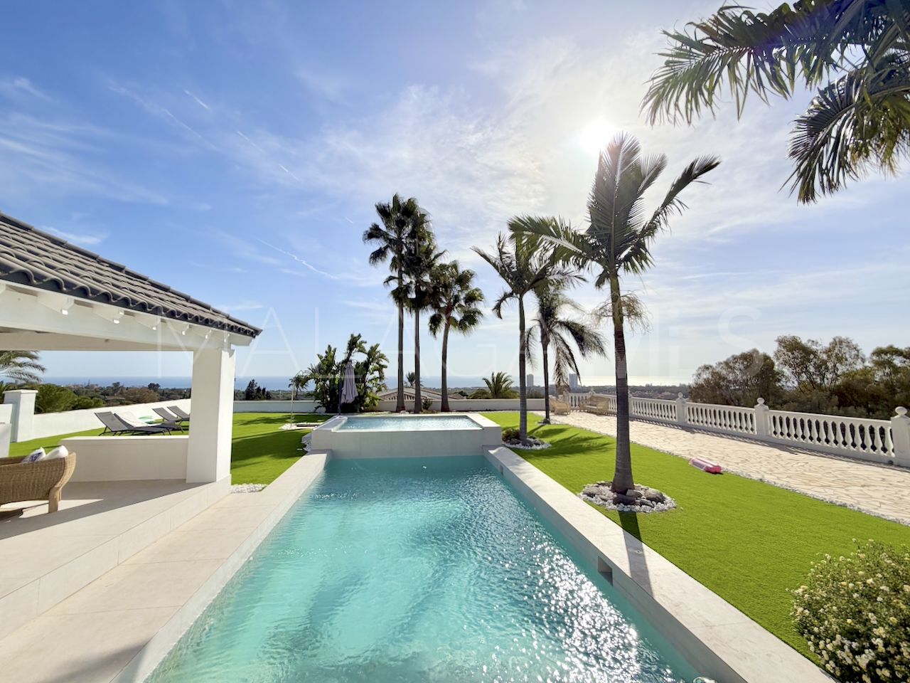 House with 4 bedrooms for sale in Elviria