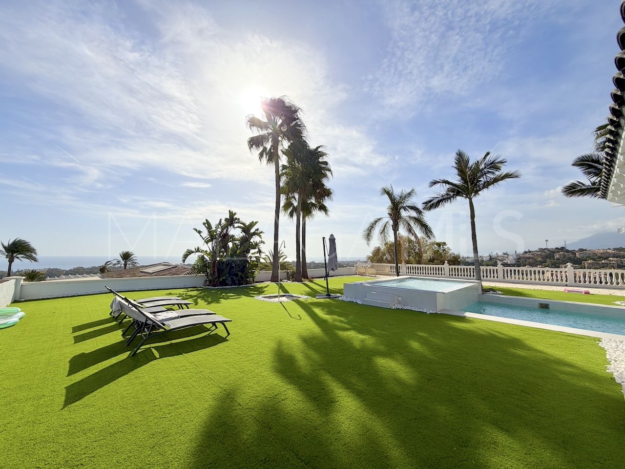 House with 4 bedrooms for sale in Elviria
