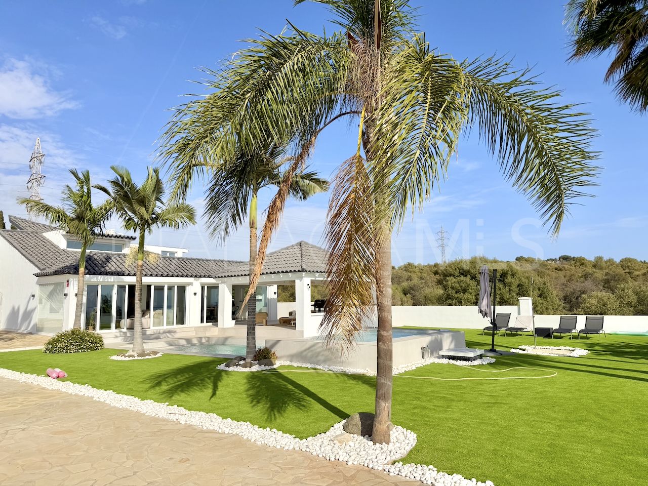 House with 4 bedrooms for sale in Elviria