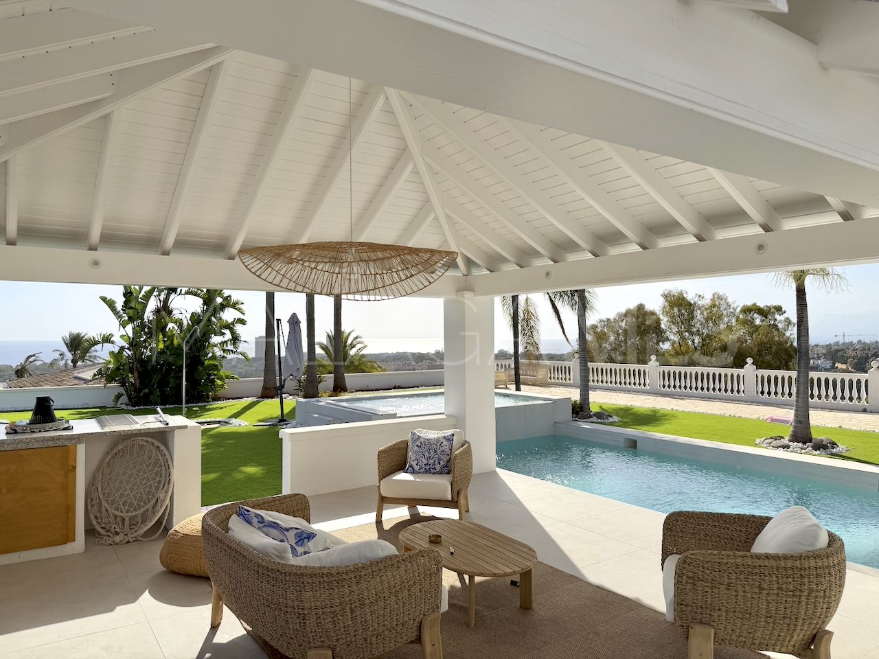 House with 4 bedrooms for sale in Elviria