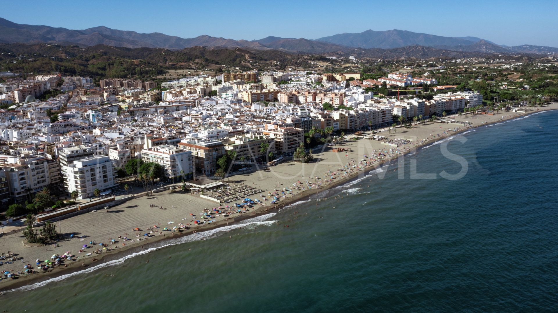 Buy villa with 4 bedrooms in El Padron