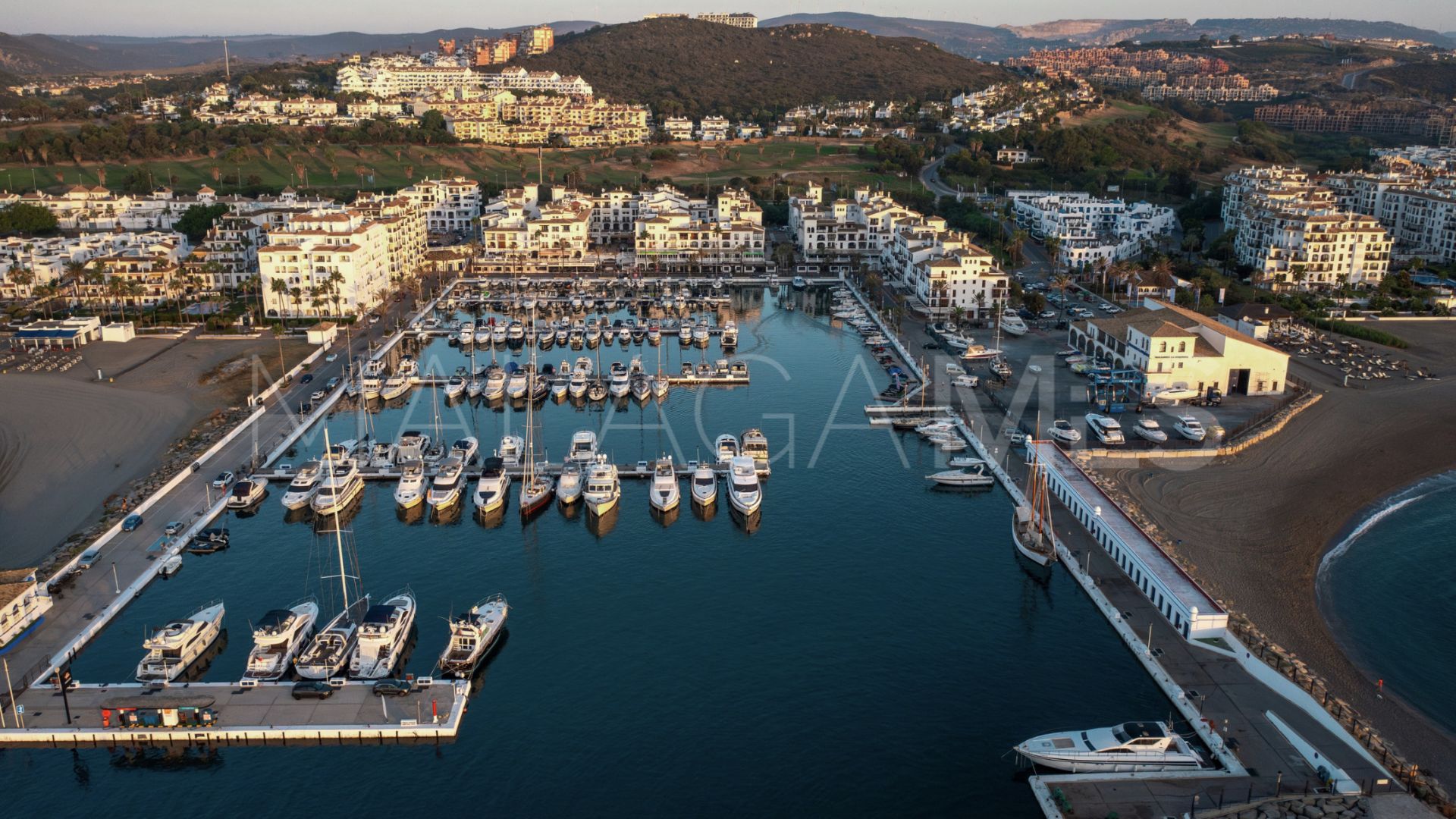 Buy villa with 4 bedrooms in El Padron