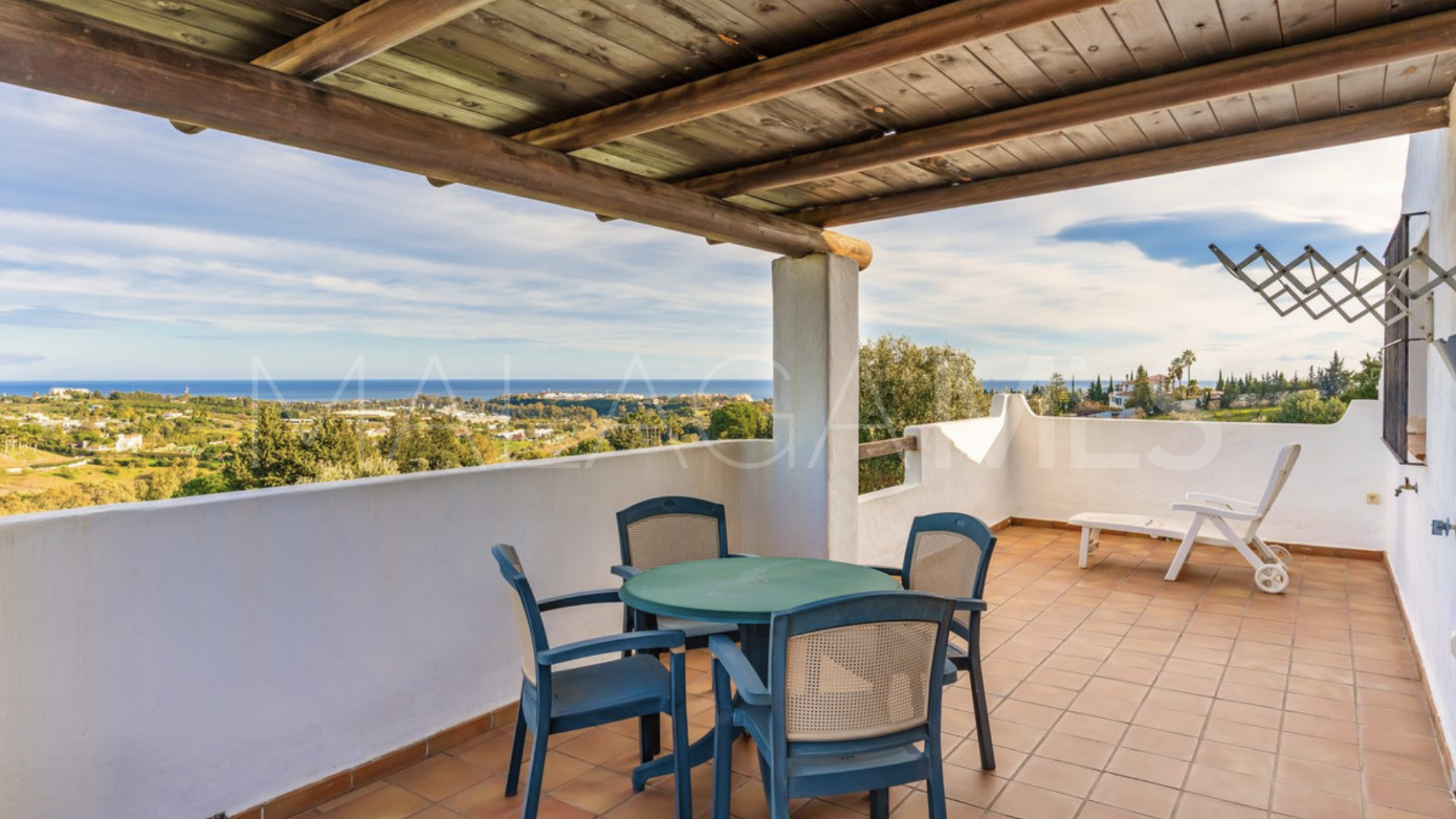 Buy villa with 4 bedrooms in El Padron