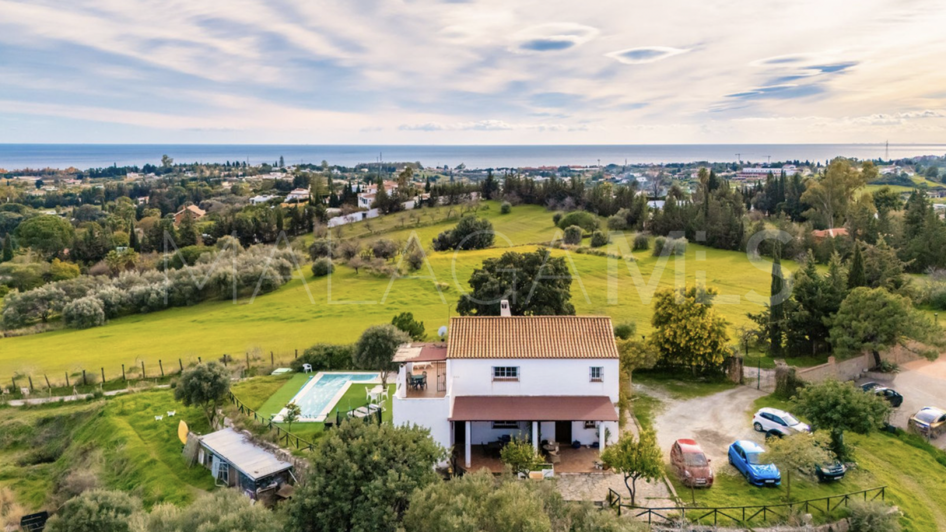 Buy villa with 4 bedrooms in El Padron