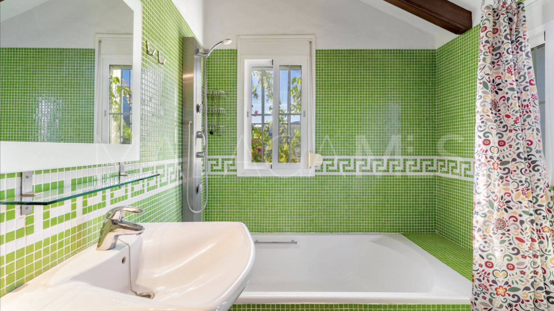 Buy villa with 4 bedrooms in El Padron