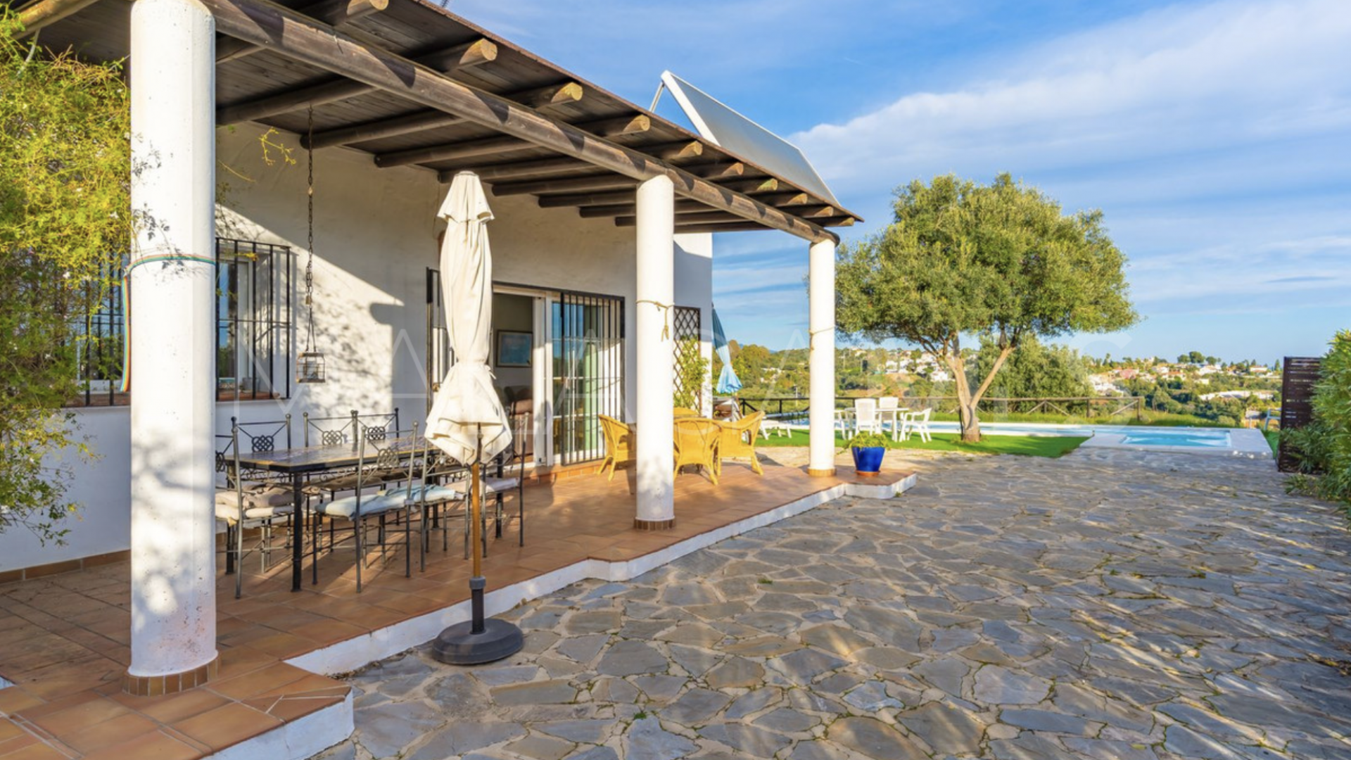 Buy villa with 4 bedrooms in El Padron