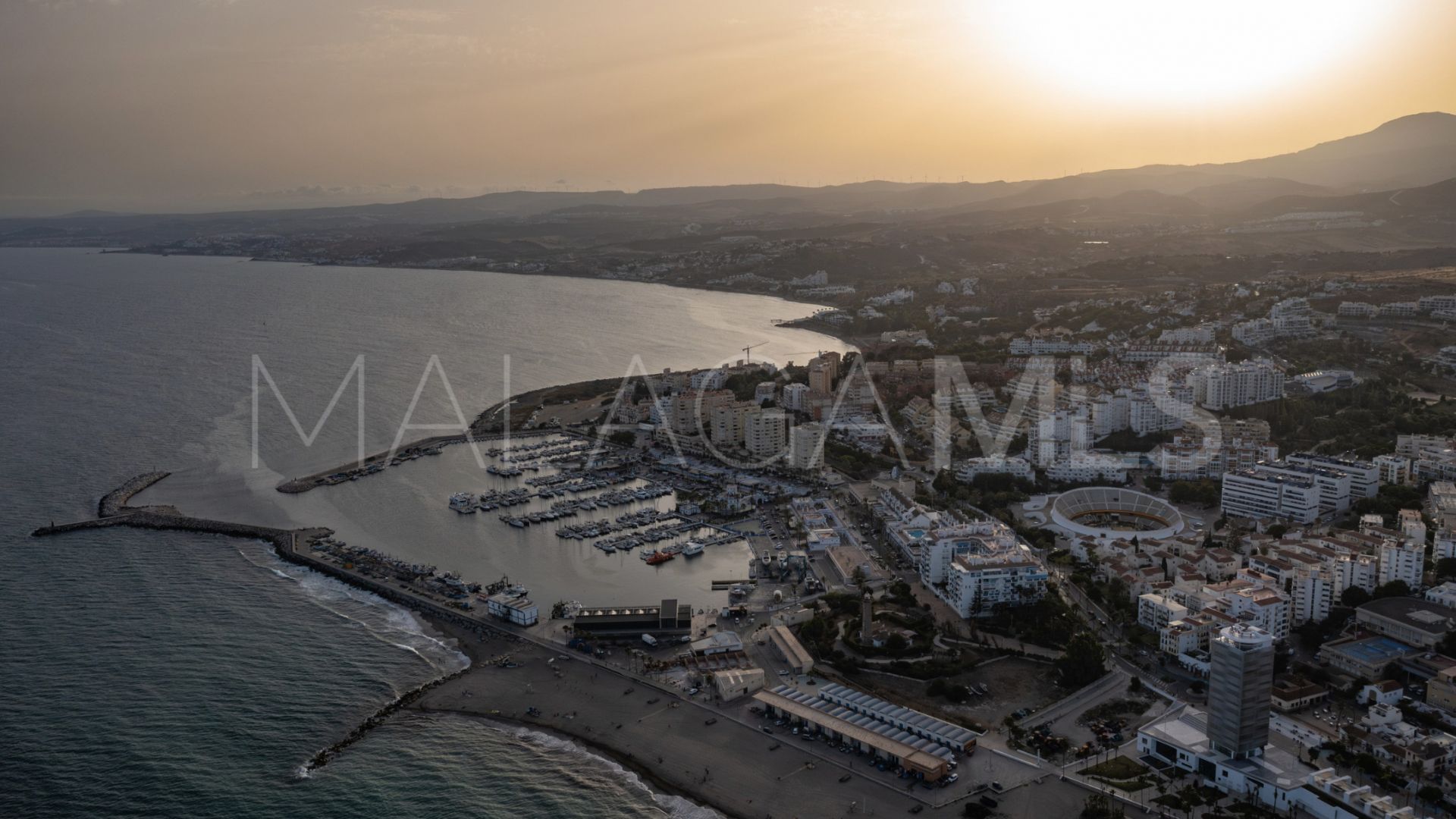 Buy villa with 4 bedrooms in El Padron