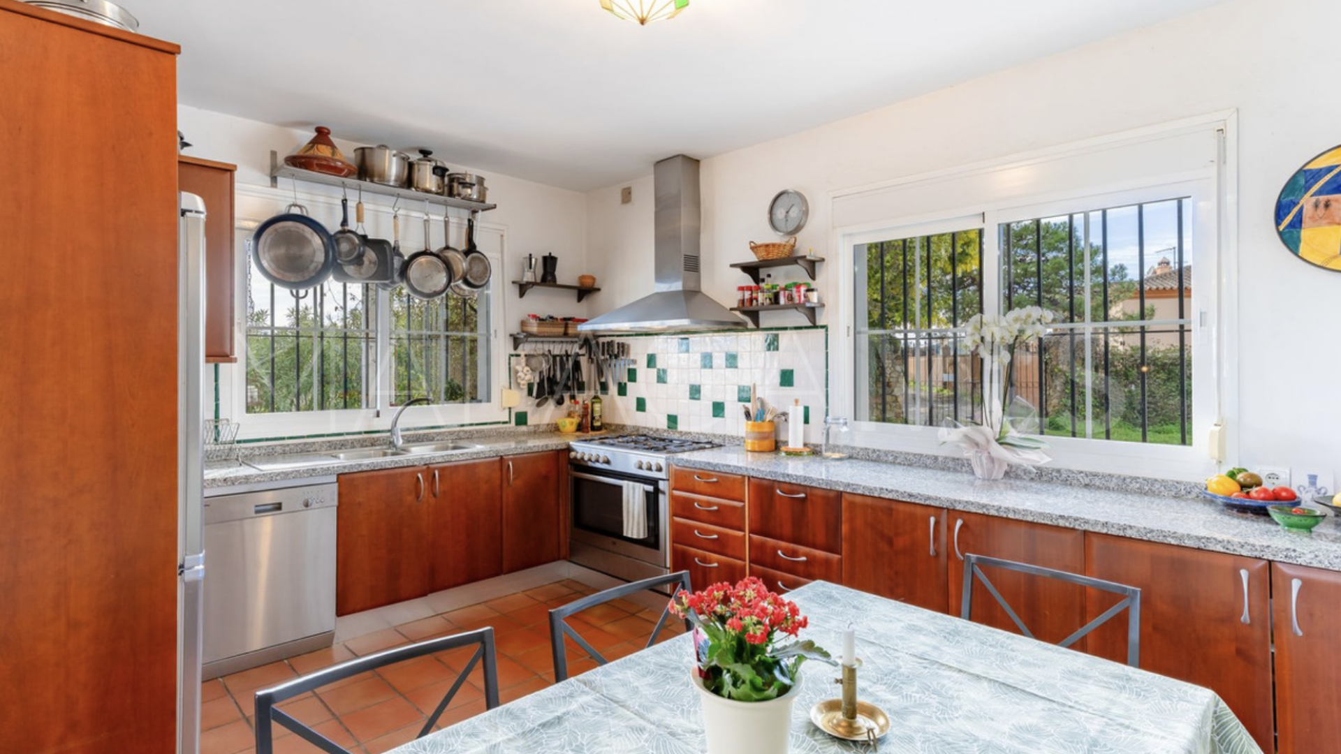 Buy villa with 4 bedrooms in El Padron