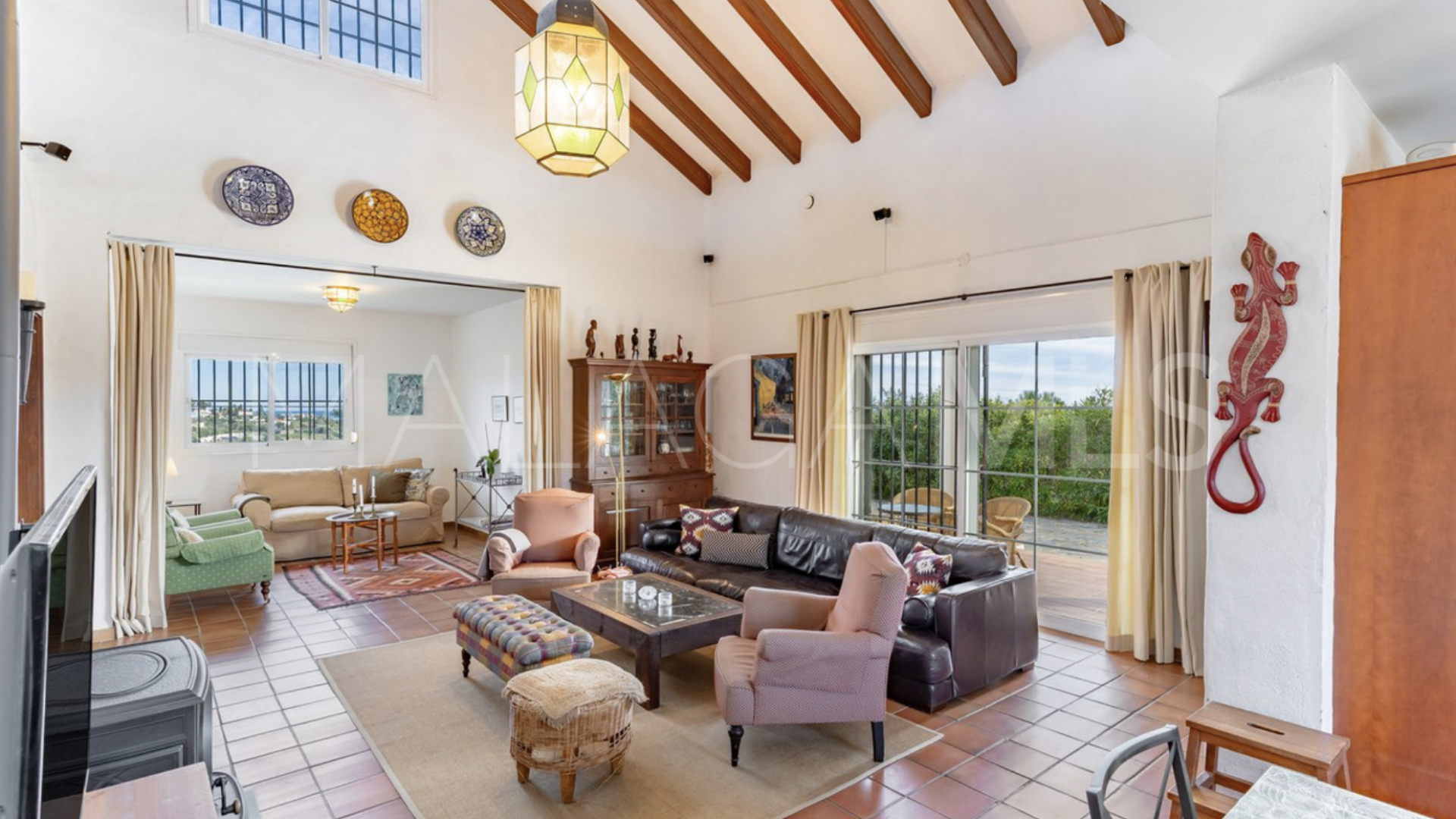 Buy villa with 4 bedrooms in El Padron