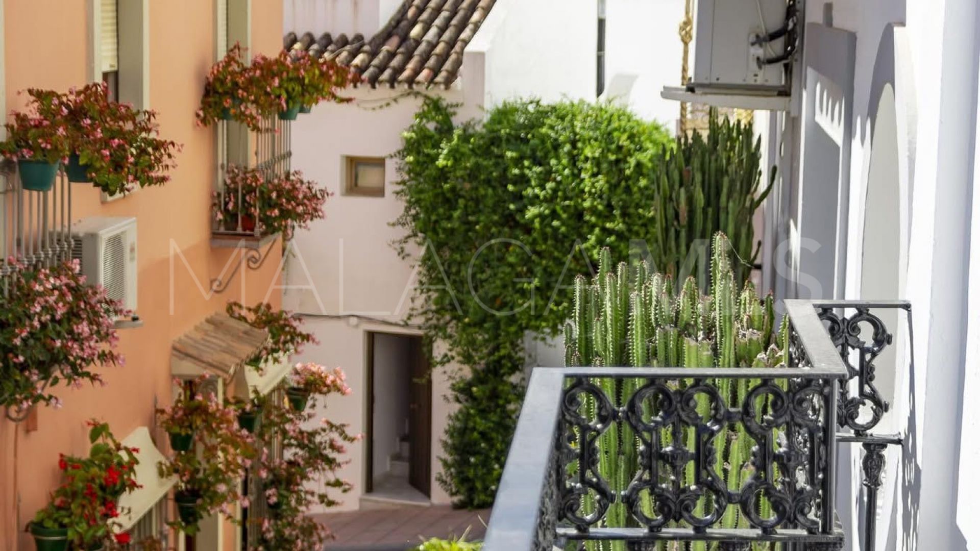 Town house in Estepona Old Town for sale