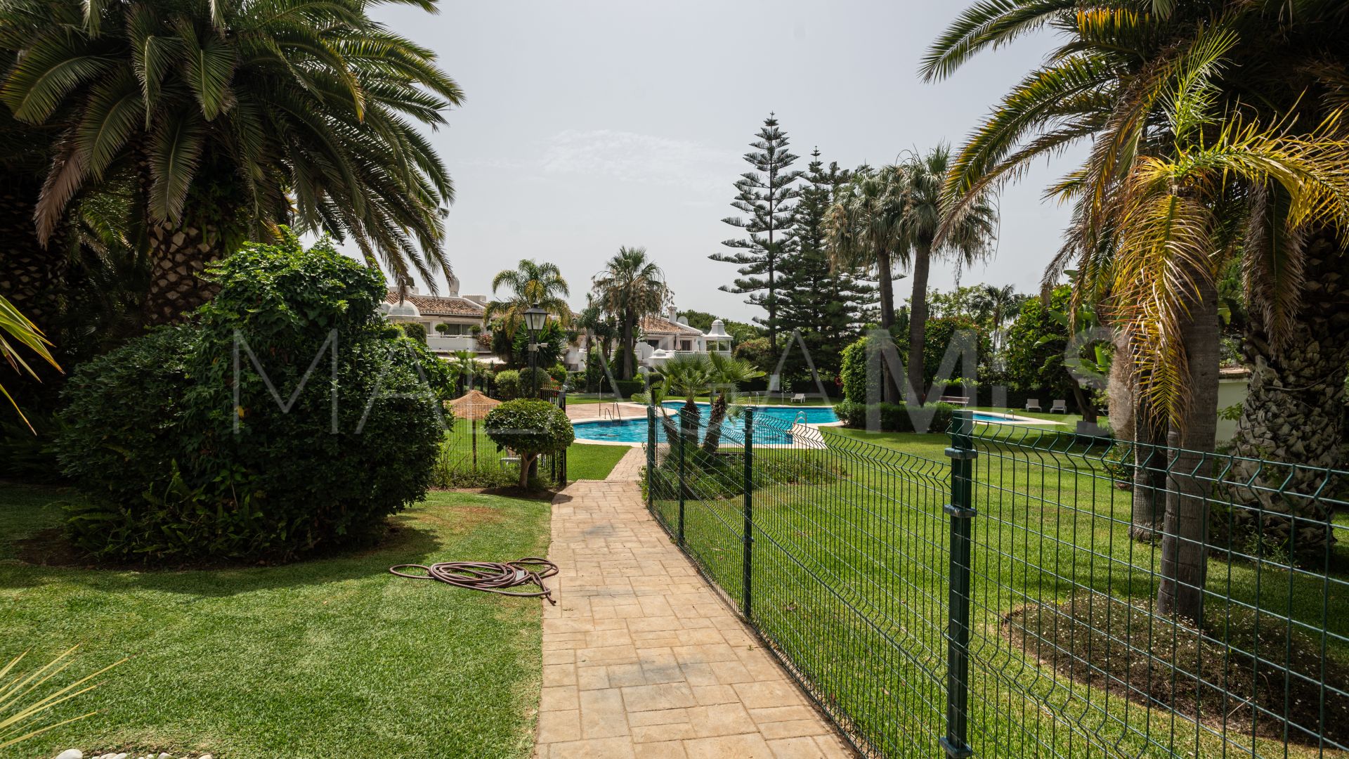 For sale semi detached villa with 3 bedrooms in Bahia de Marbella