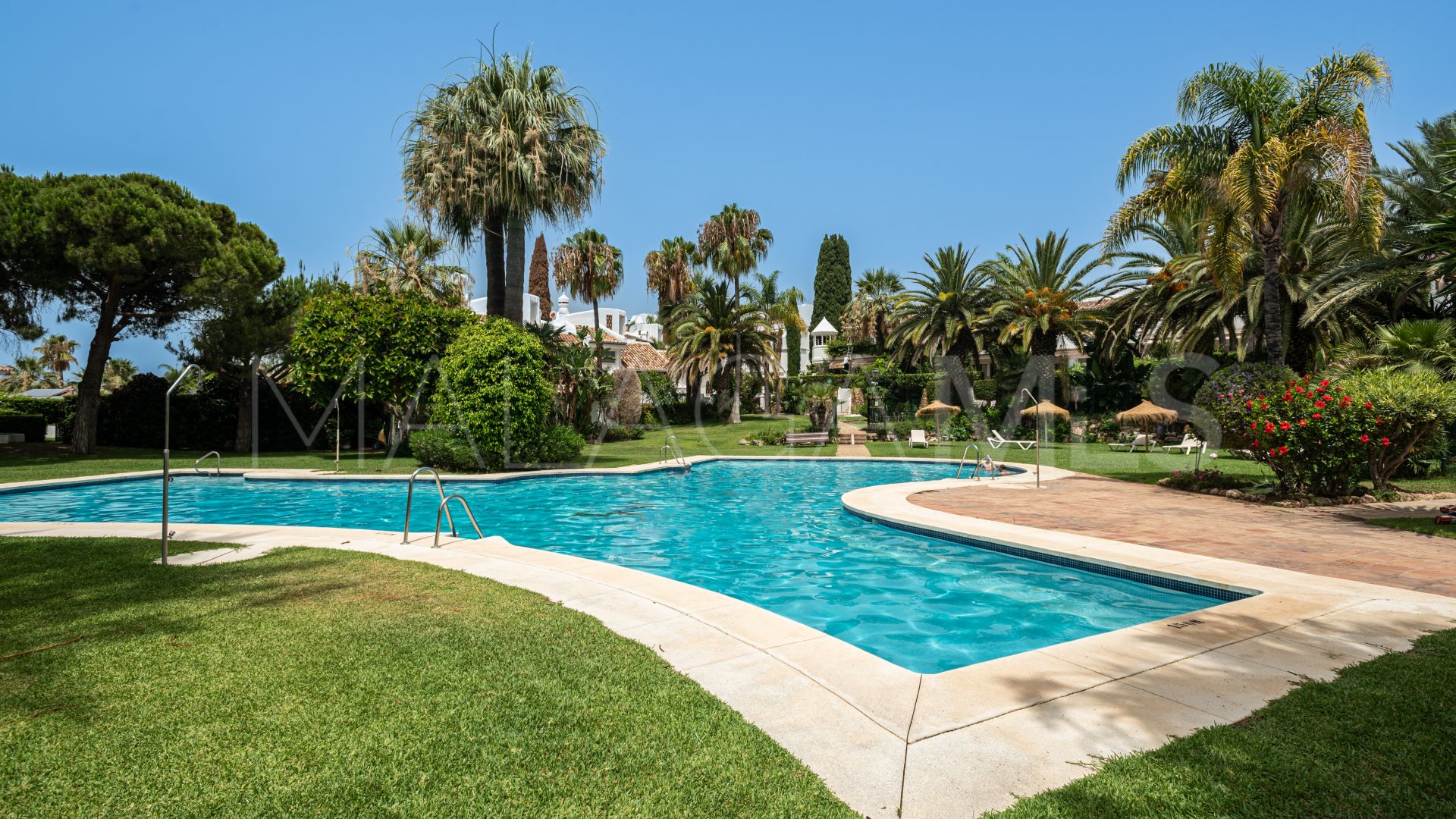 Se vende villa pareada in Bahia de Marbella with 3 bedrooms