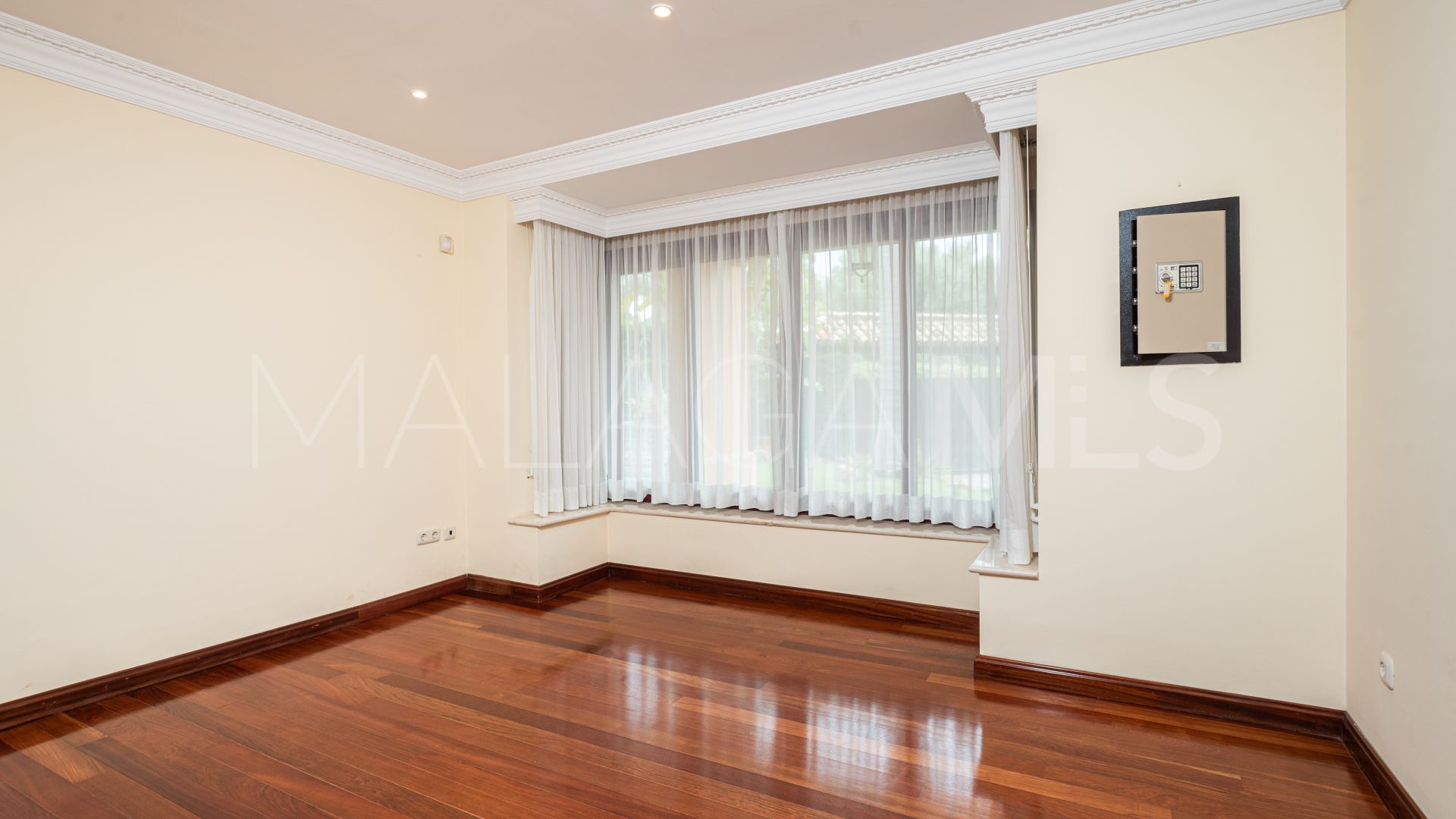 Se vende villa de 5 bedrooms in Altos Reales