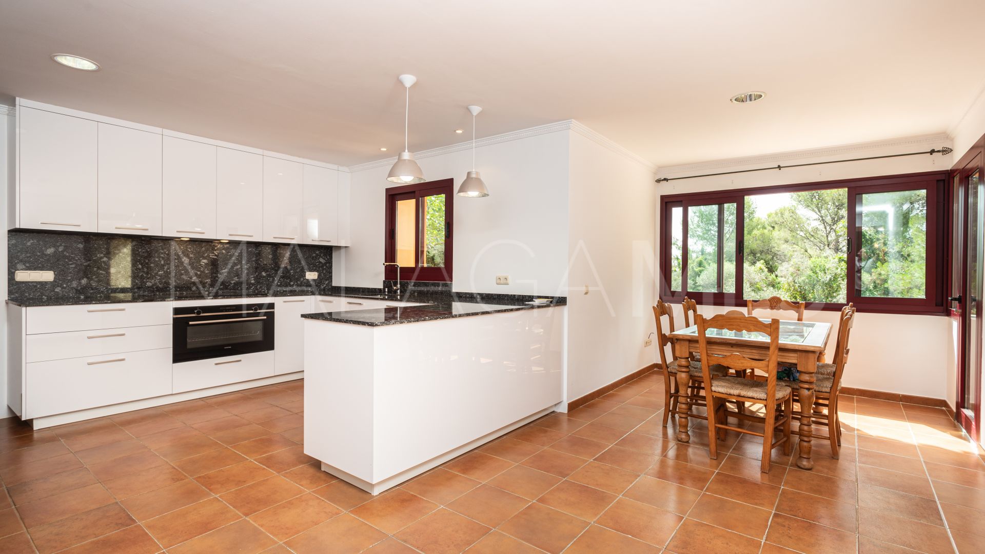 Se vende villa de 5 bedrooms in Altos Reales