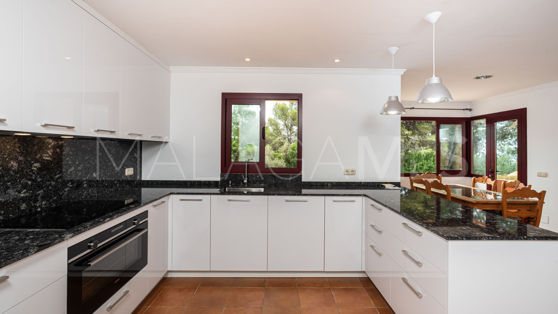 Se vende villa de 5 bedrooms in Altos Reales