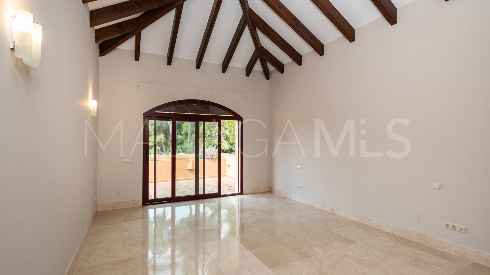 Se vende villa de 5 bedrooms in Altos Reales