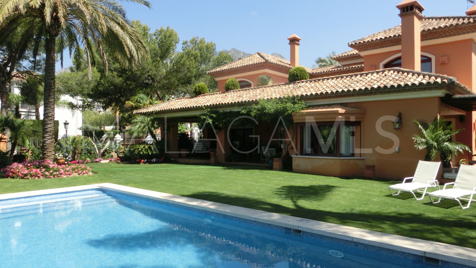 Se vende villa de 5 bedrooms in Altos Reales