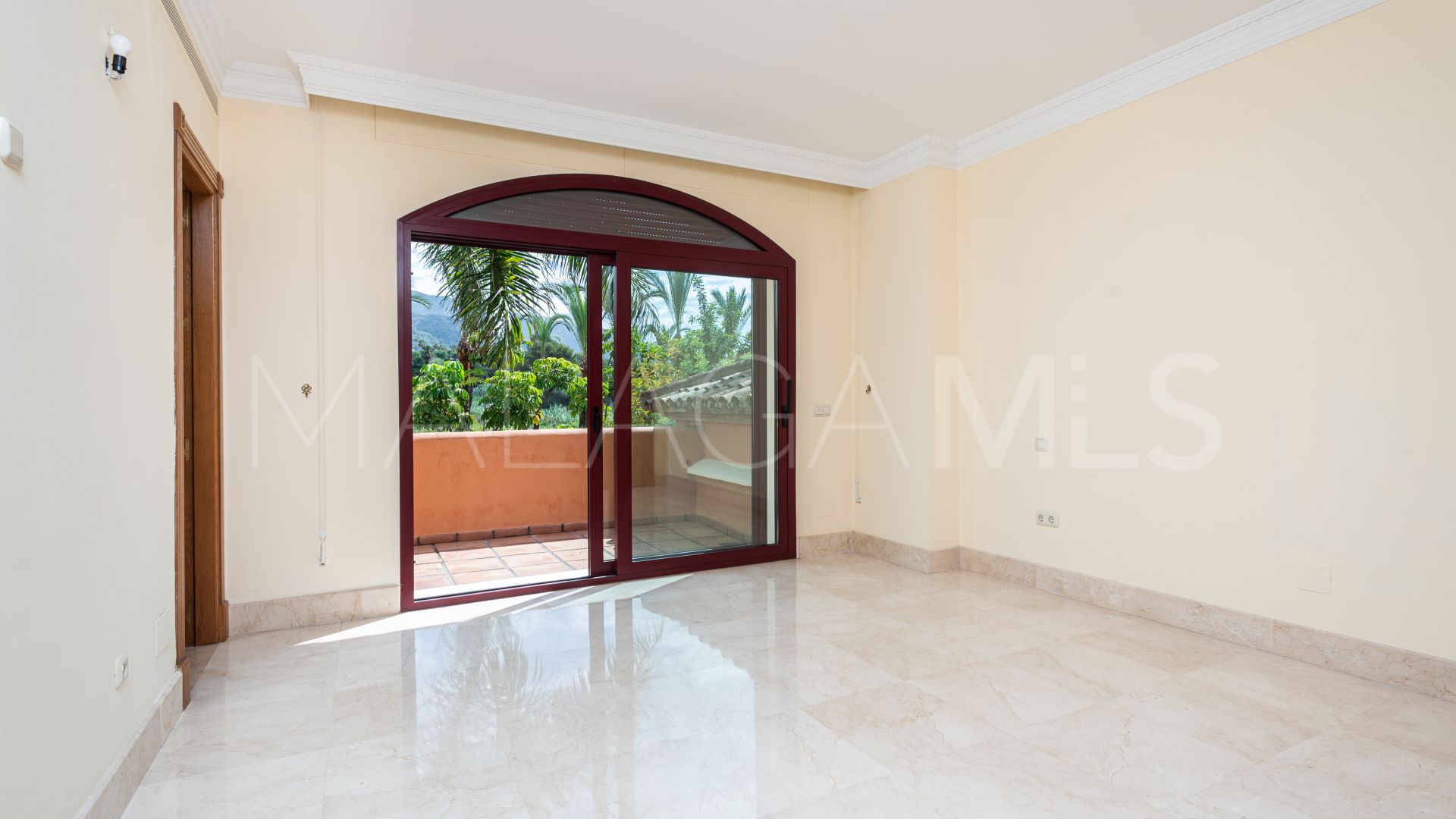 Se vende villa de 5 bedrooms in Altos Reales