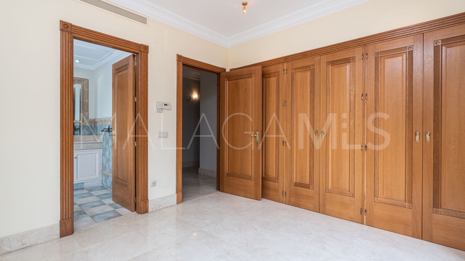 Se vende villa de 5 bedrooms in Altos Reales