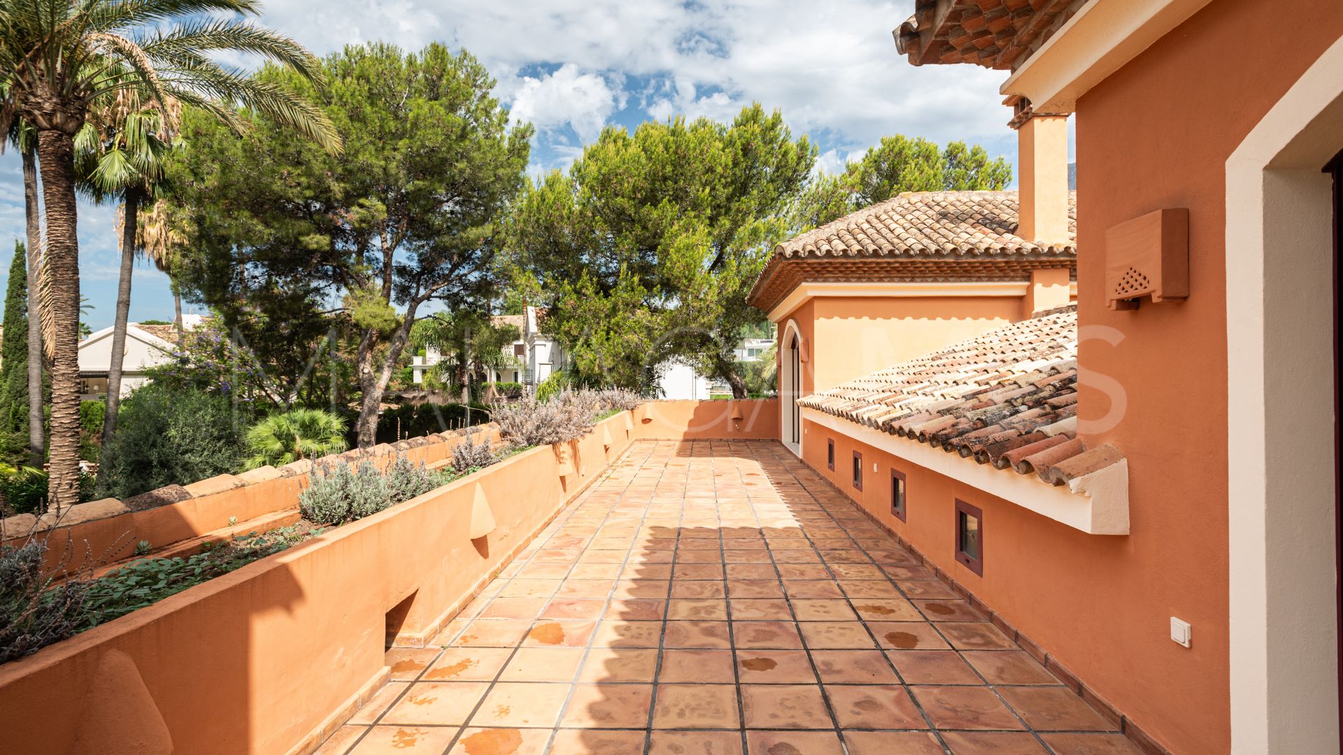 Se vende villa de 5 bedrooms in Altos Reales