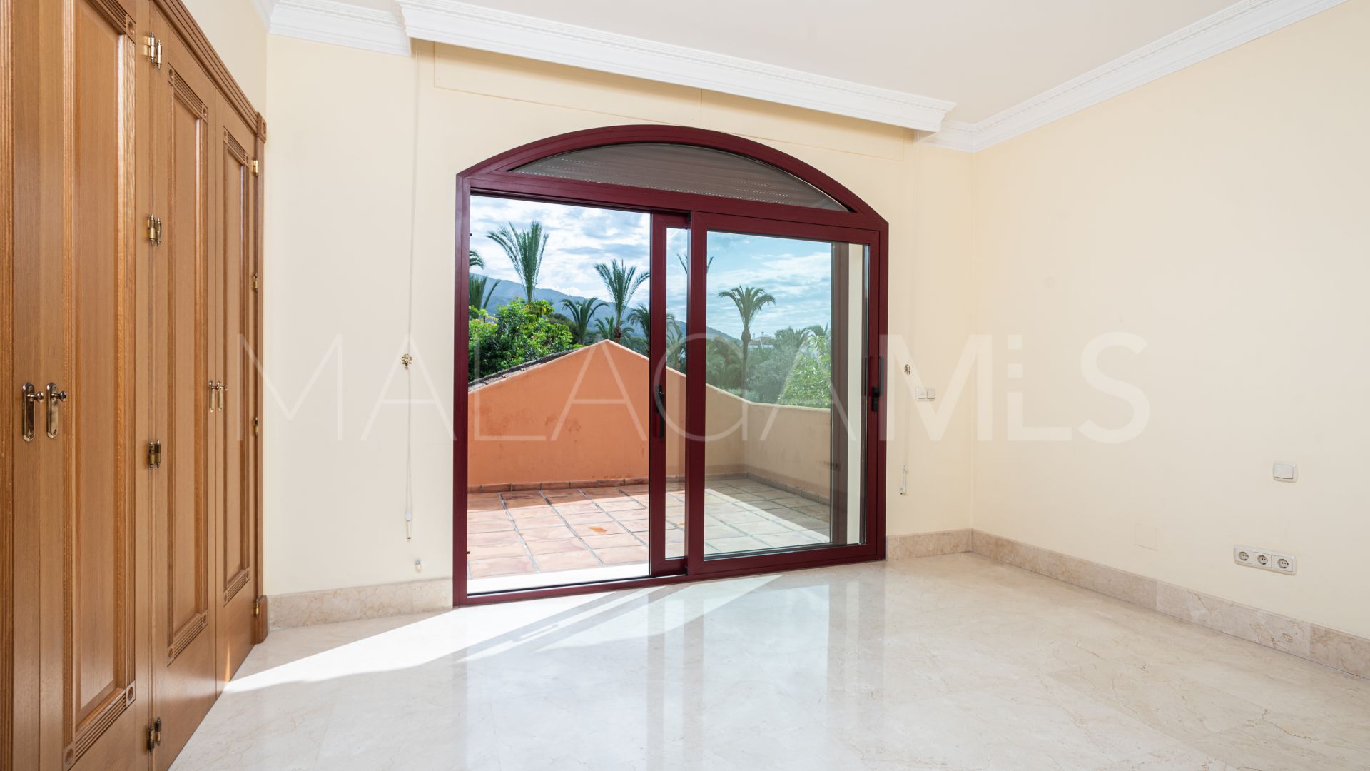 Se vende villa de 5 bedrooms in Altos Reales