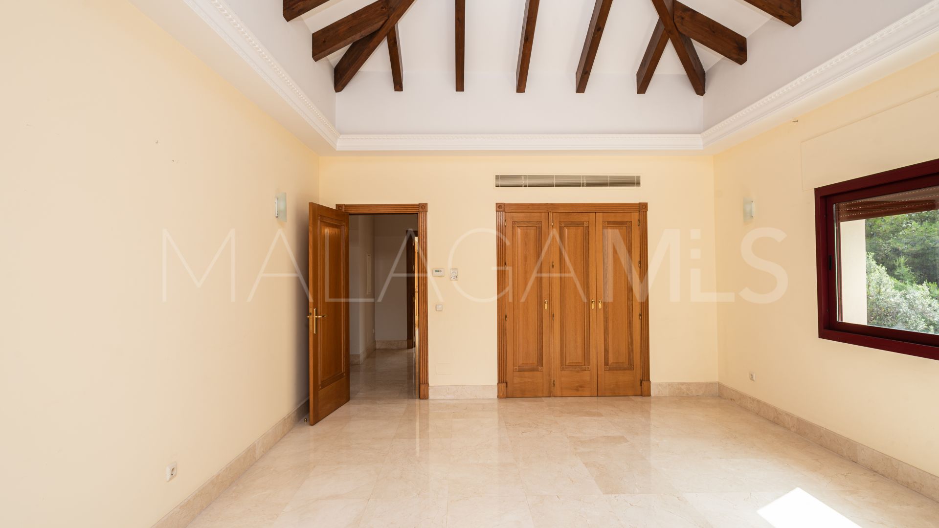 Se vende villa de 5 bedrooms in Altos Reales