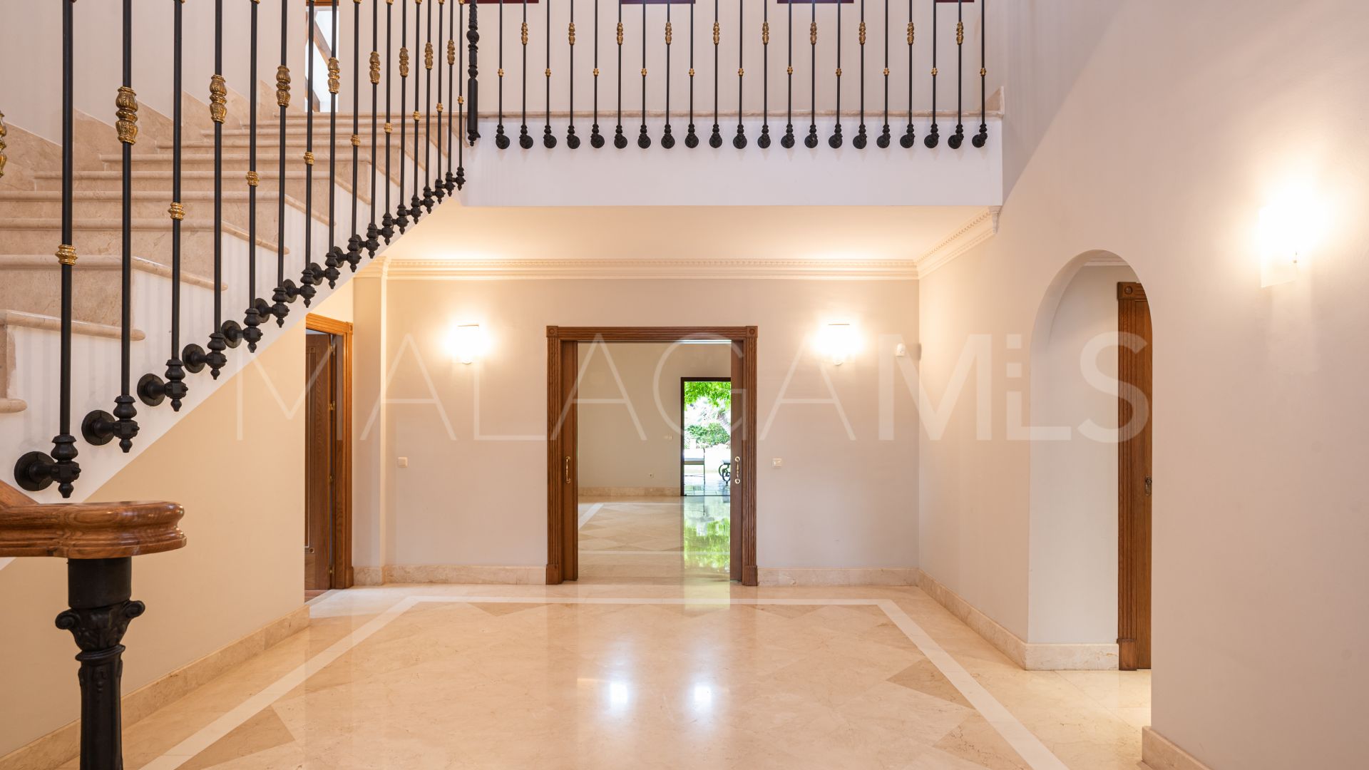 Se vende villa de 5 bedrooms in Altos Reales