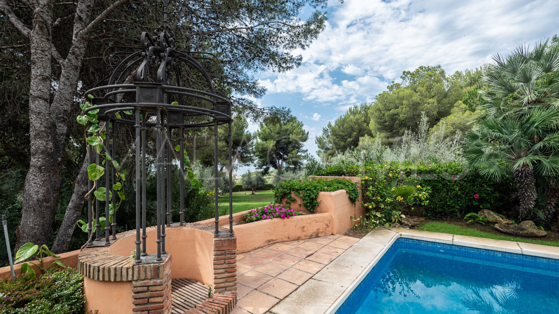Se vende villa de 5 bedrooms in Altos Reales