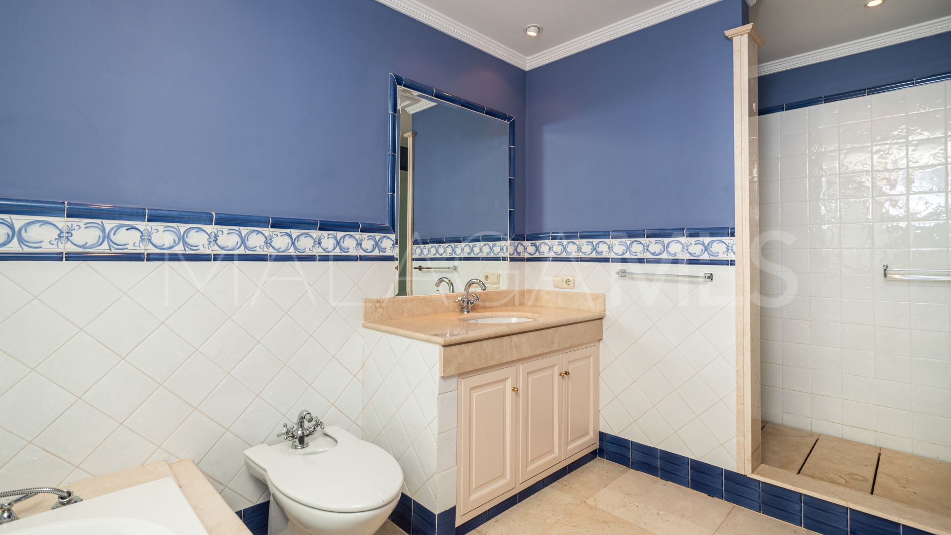 Se vende villa de 5 bedrooms in Altos Reales