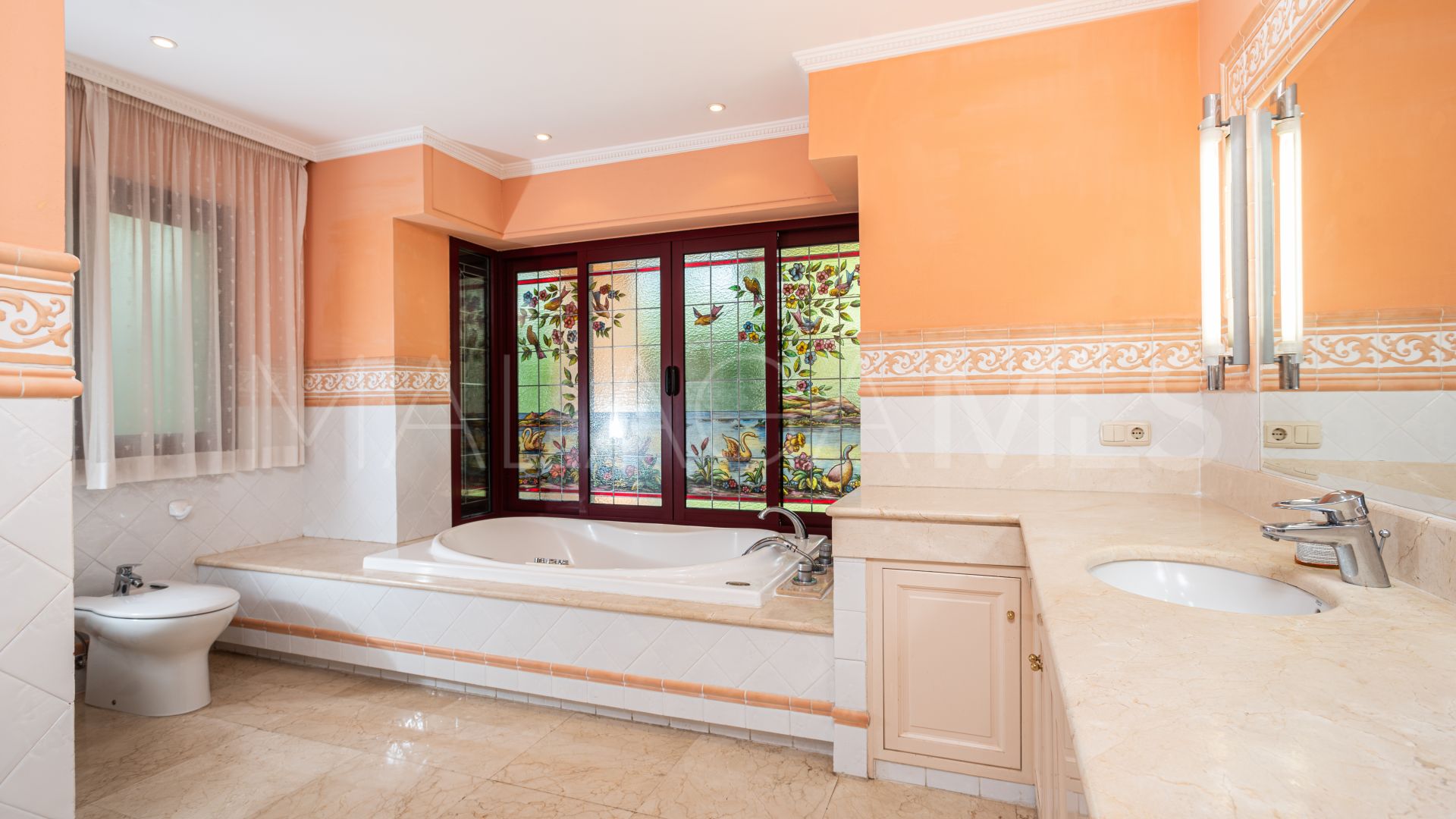 Se vende villa de 5 bedrooms in Altos Reales