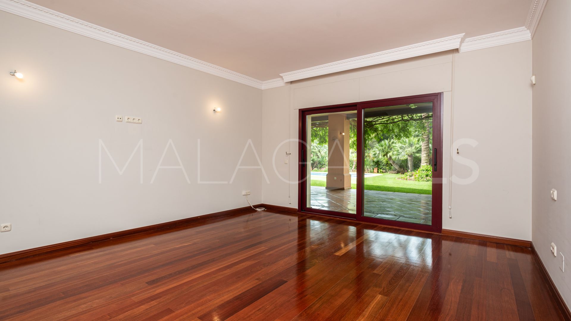 Se vende villa de 5 bedrooms in Altos Reales