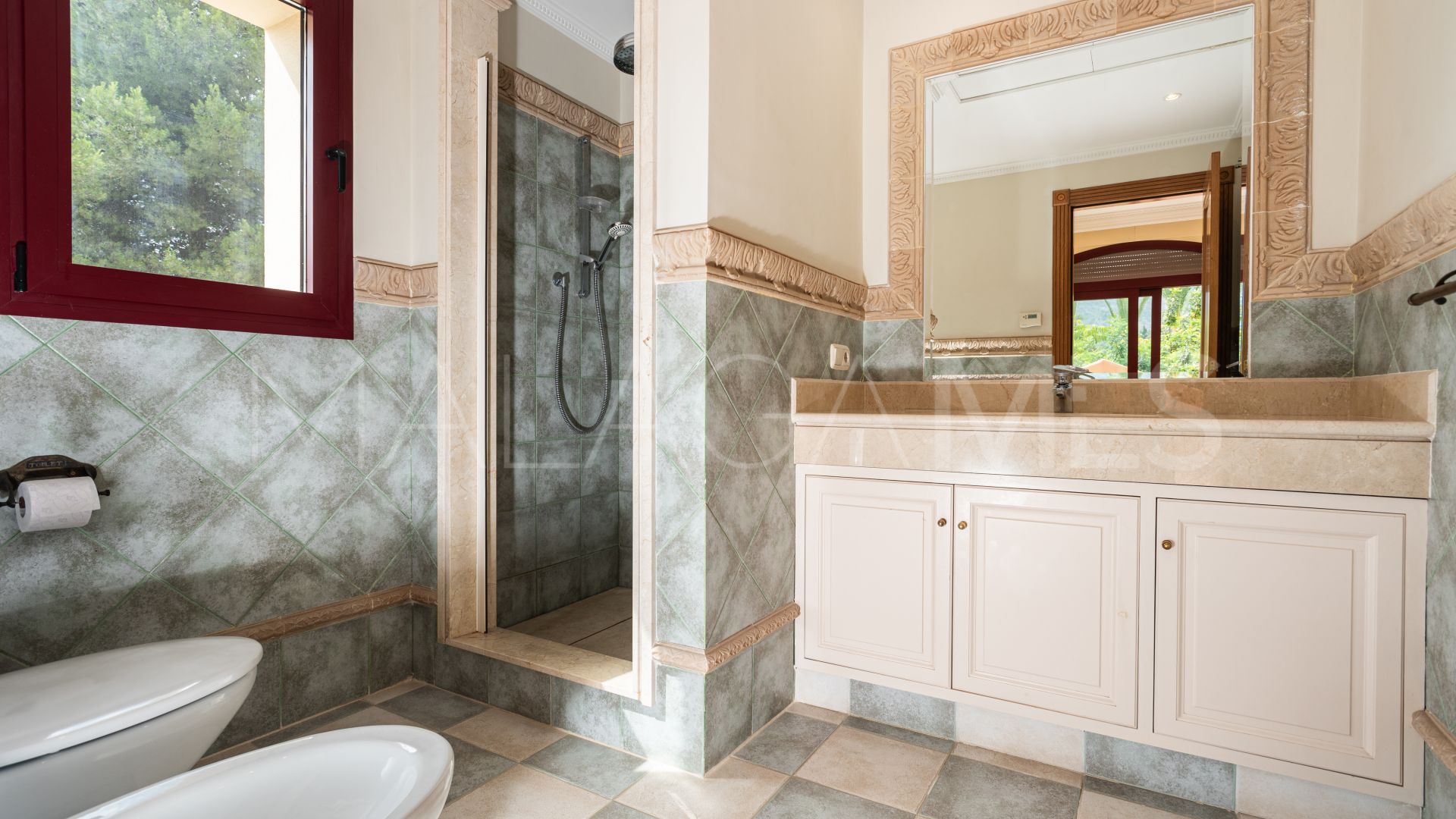 Se vende villa de 5 bedrooms in Altos Reales