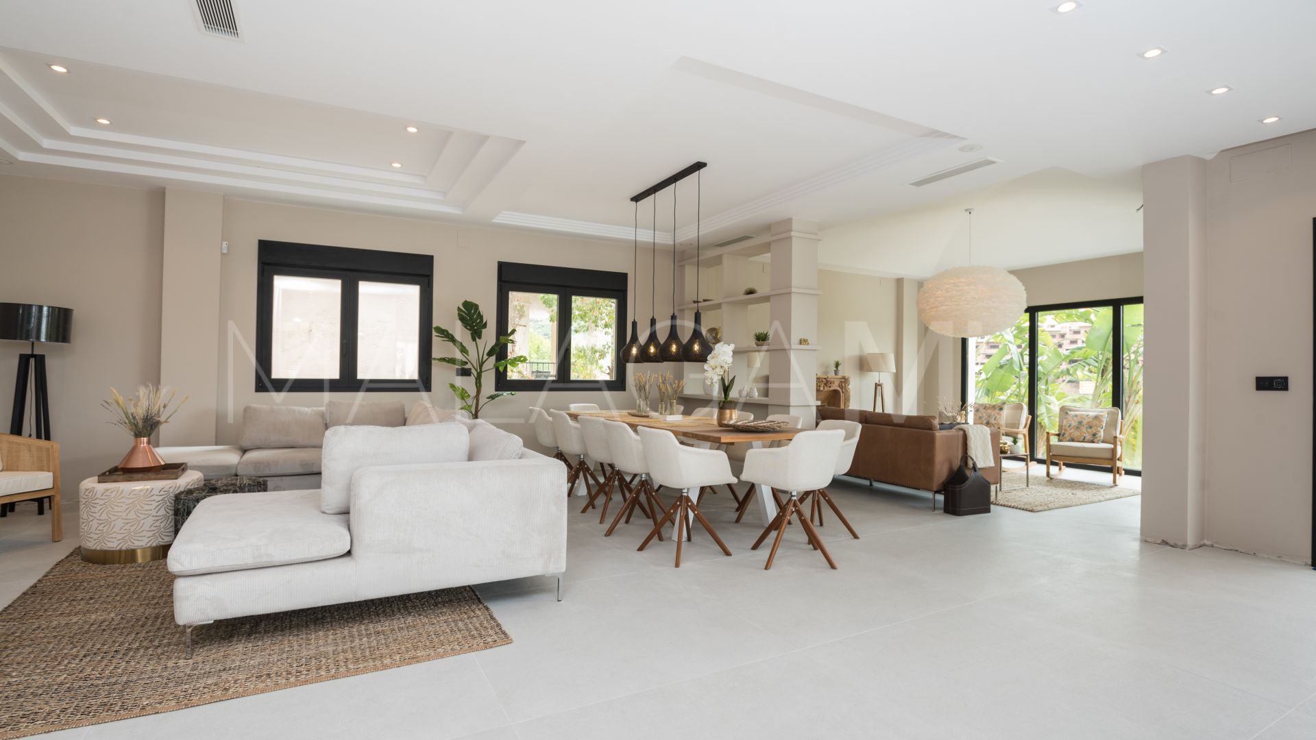 8 bedrooms villa in Elviria for sale