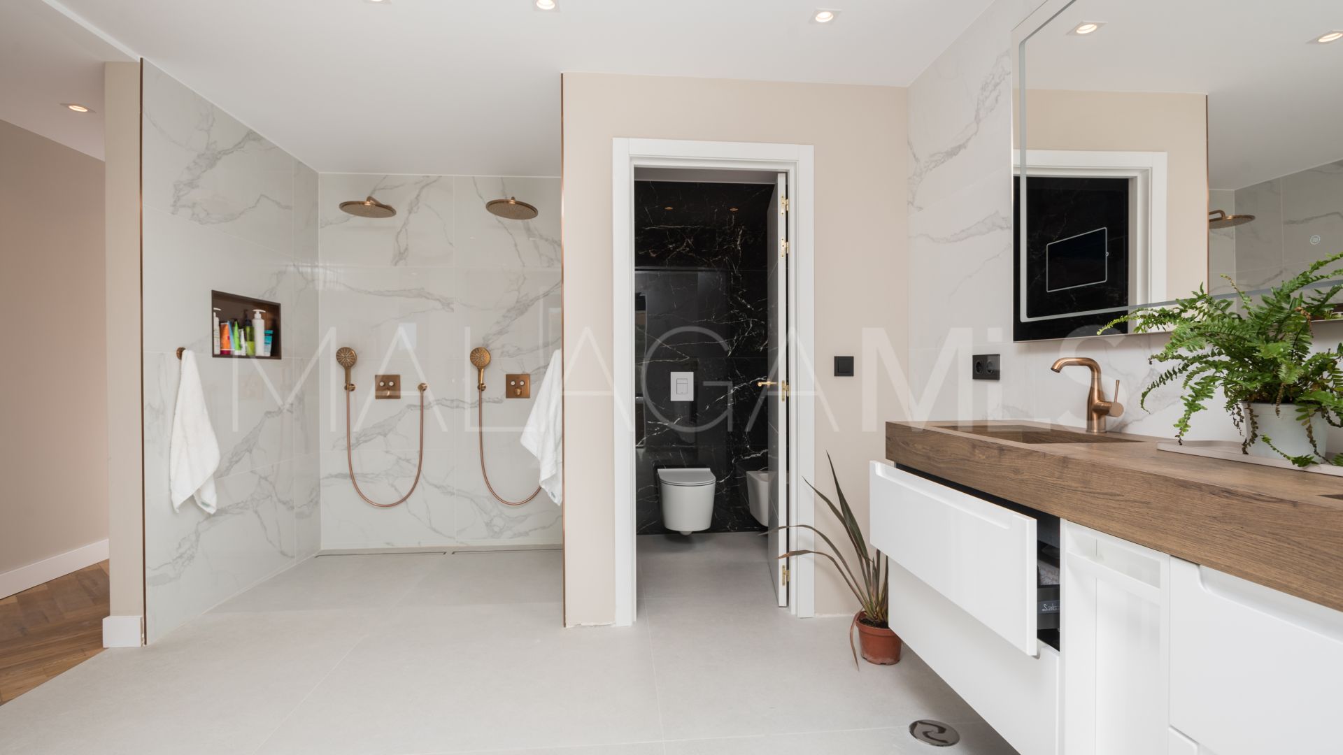 8 bedrooms villa in Elviria for sale