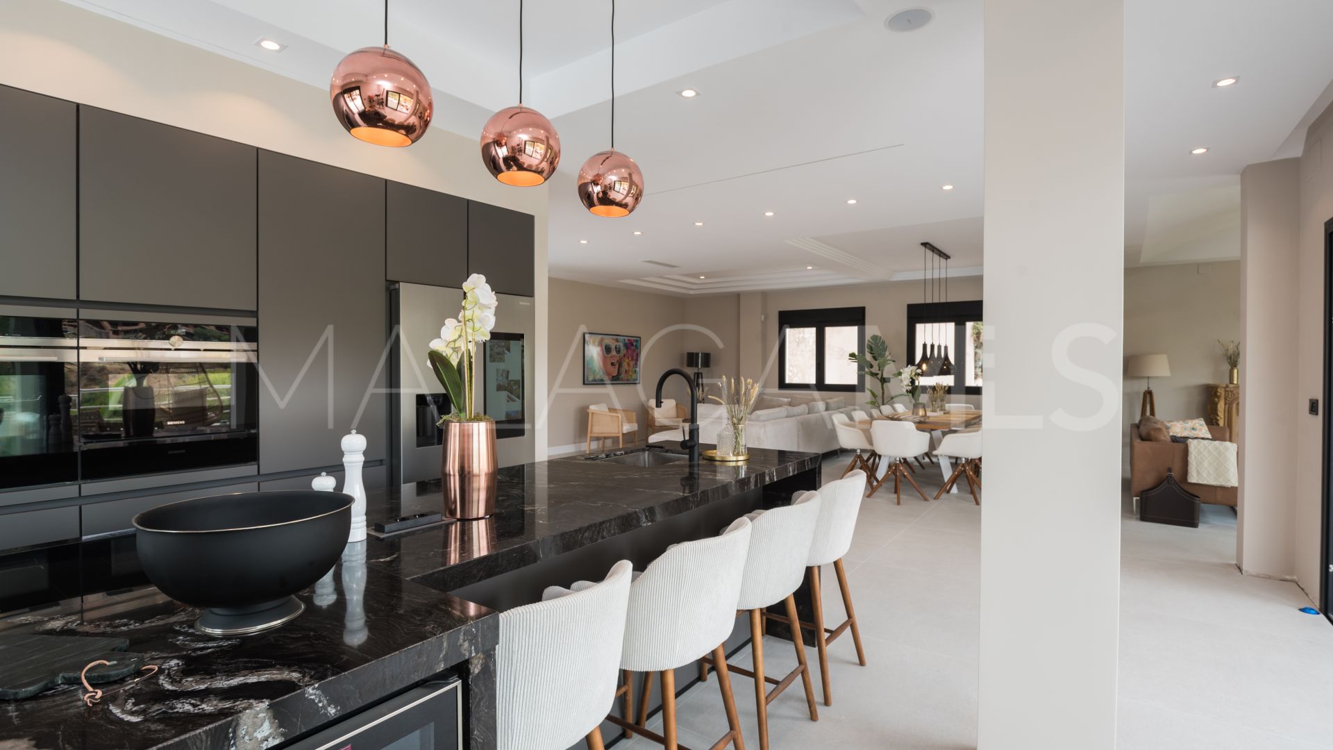 8 bedrooms villa in Elviria for sale