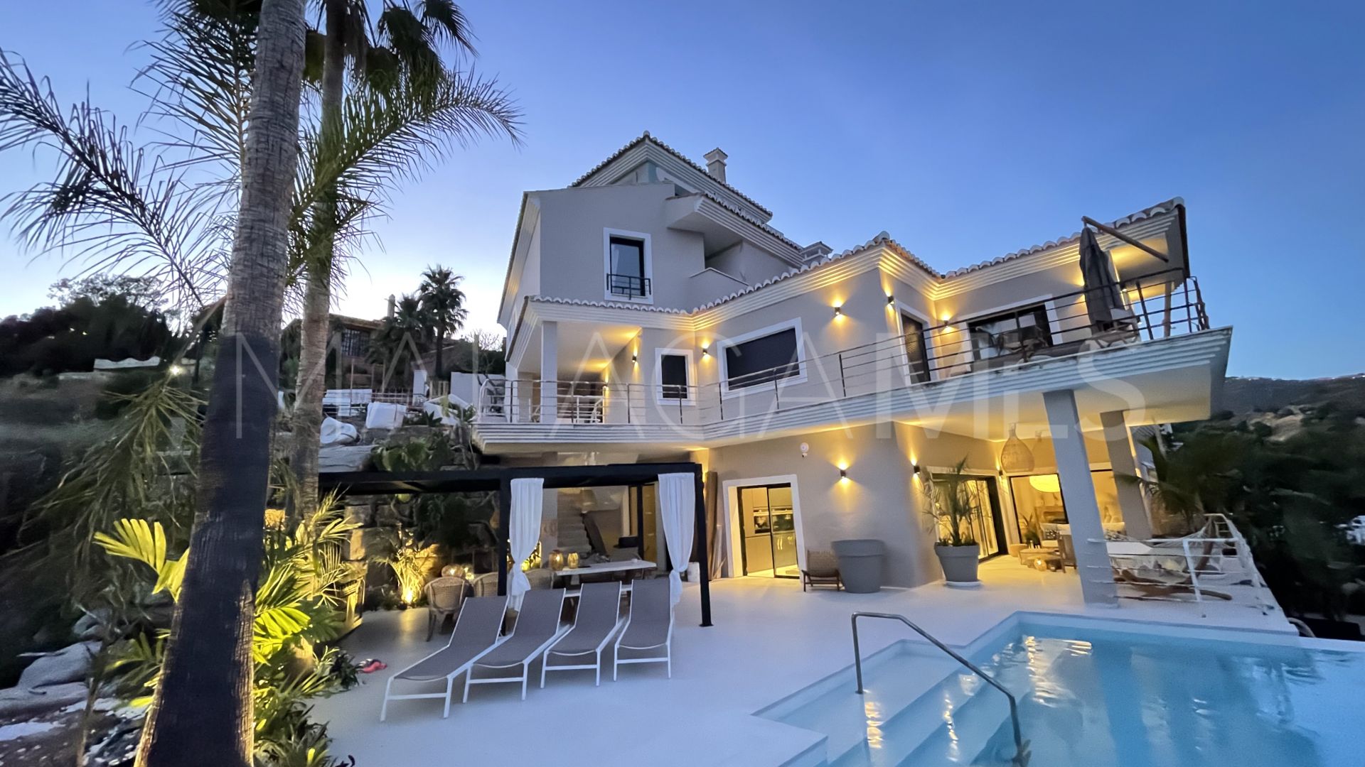 8 bedrooms villa in Elviria for sale