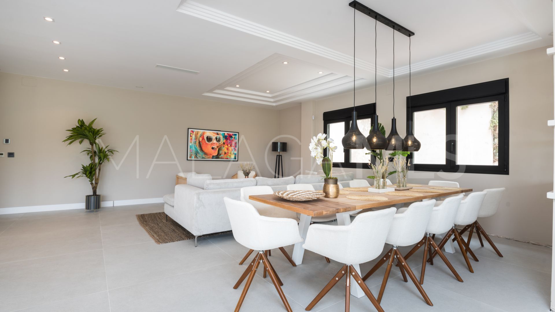 8 bedrooms villa in Elviria for sale