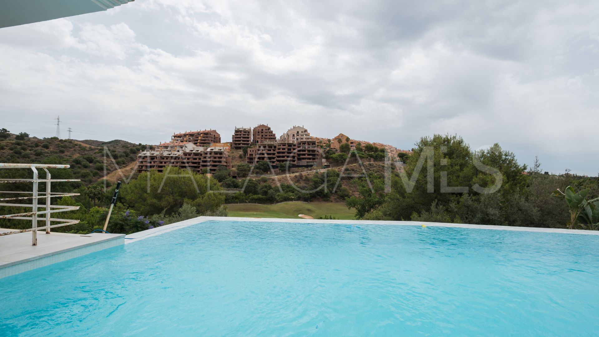 8 bedrooms villa in Elviria for sale