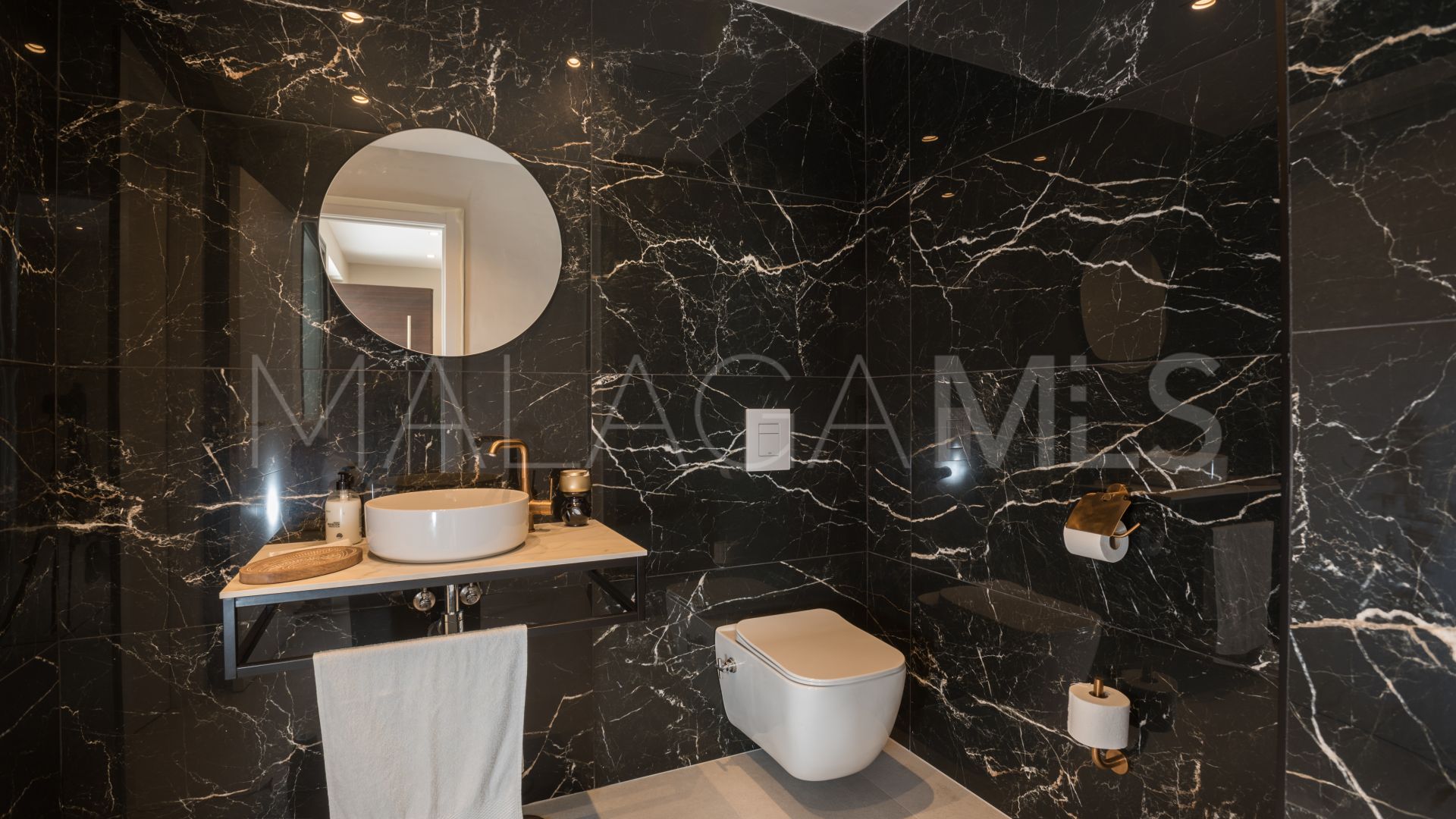 8 bedrooms villa in Elviria for sale