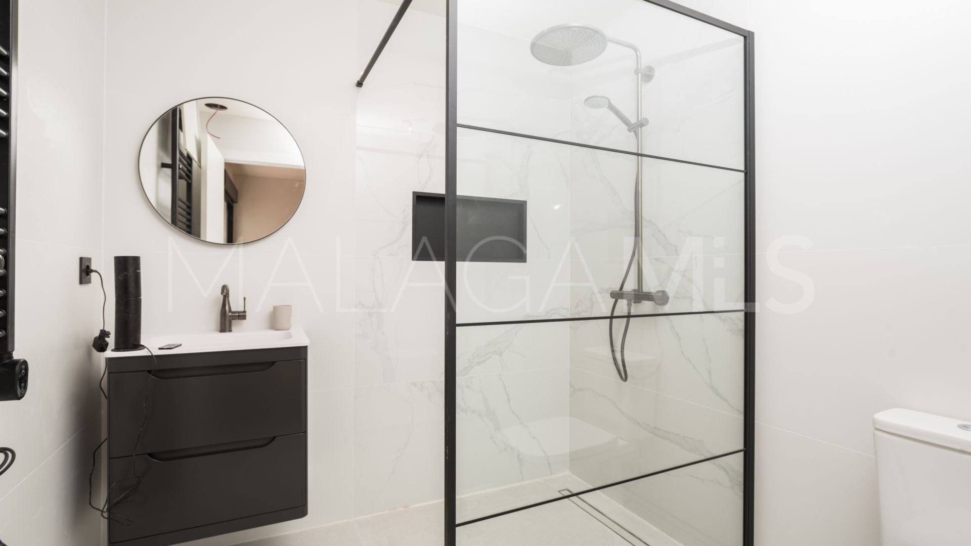 8 bedrooms villa in Elviria for sale