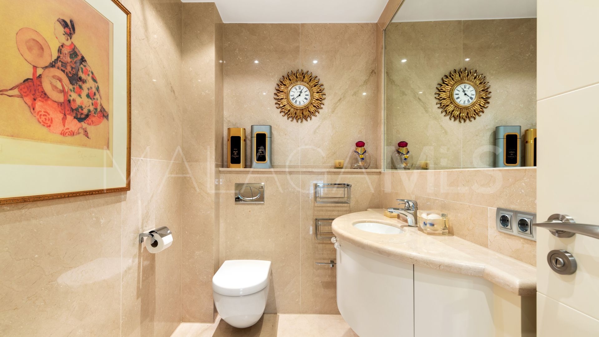 Villa for sale in Elviria