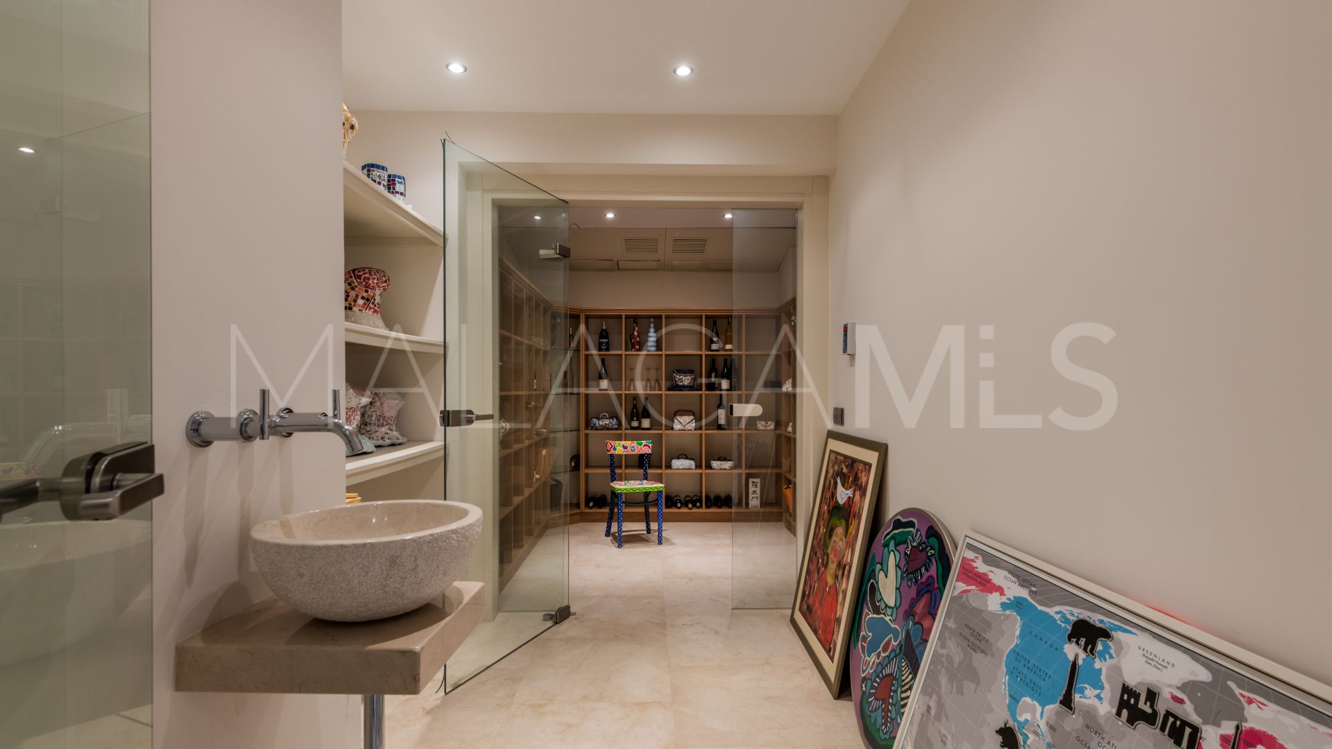 Villa for sale in Elviria