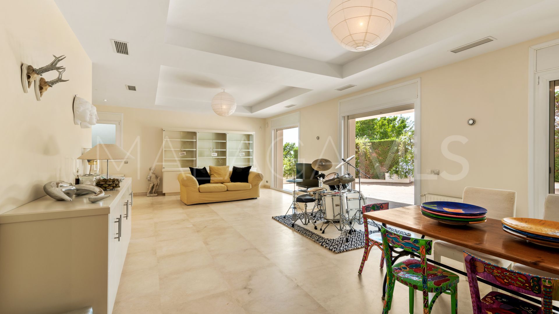 Villa for sale in Elviria