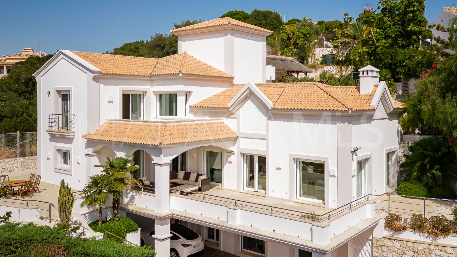Villa for sale in Elviria