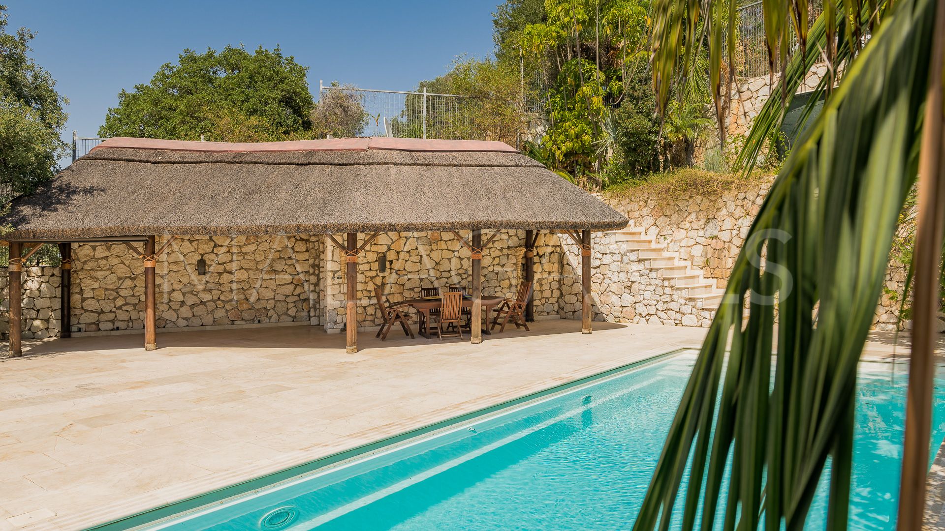 Villa for sale in Elviria