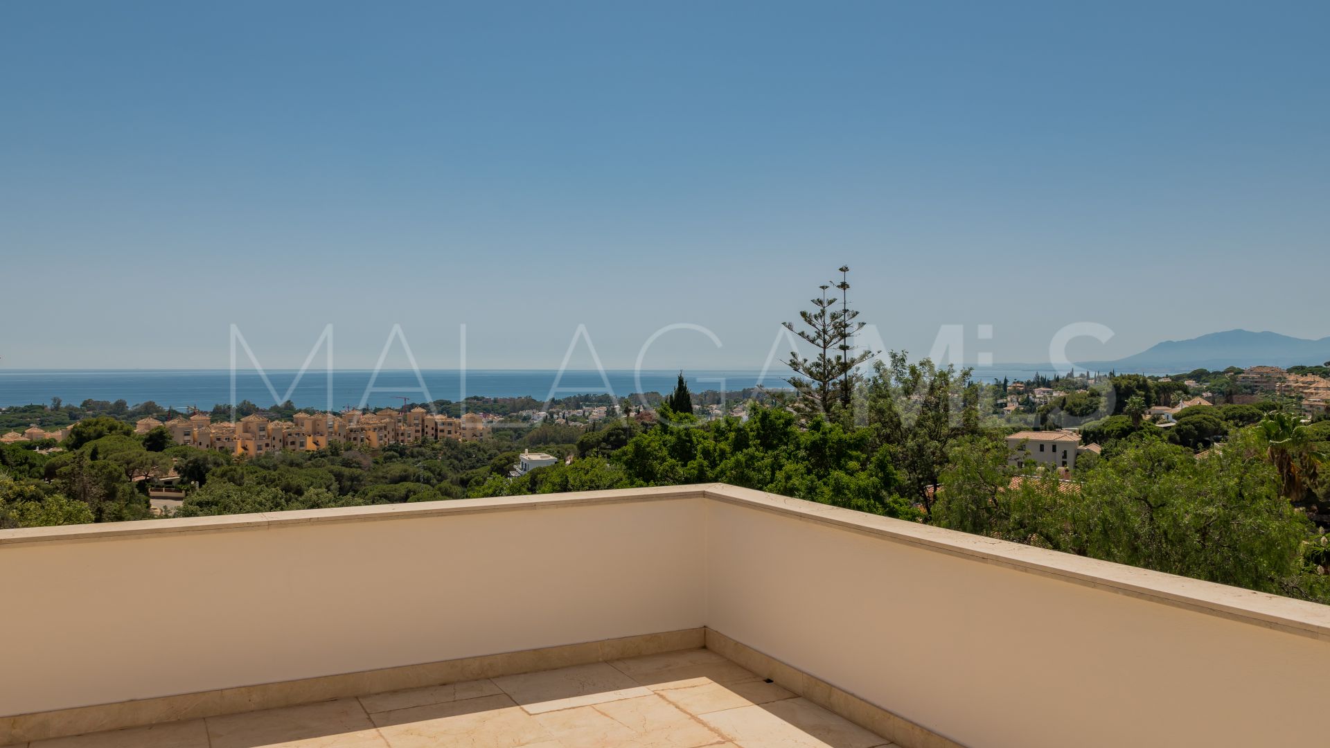 Villa for sale in Elviria