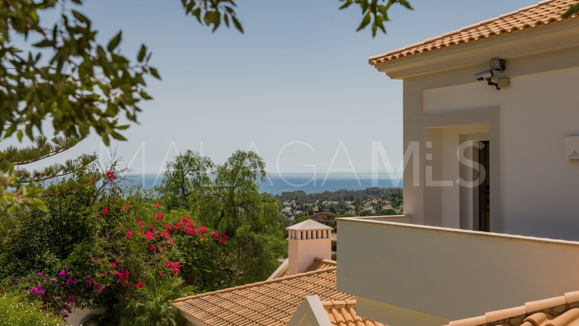 Villa for sale in Elviria