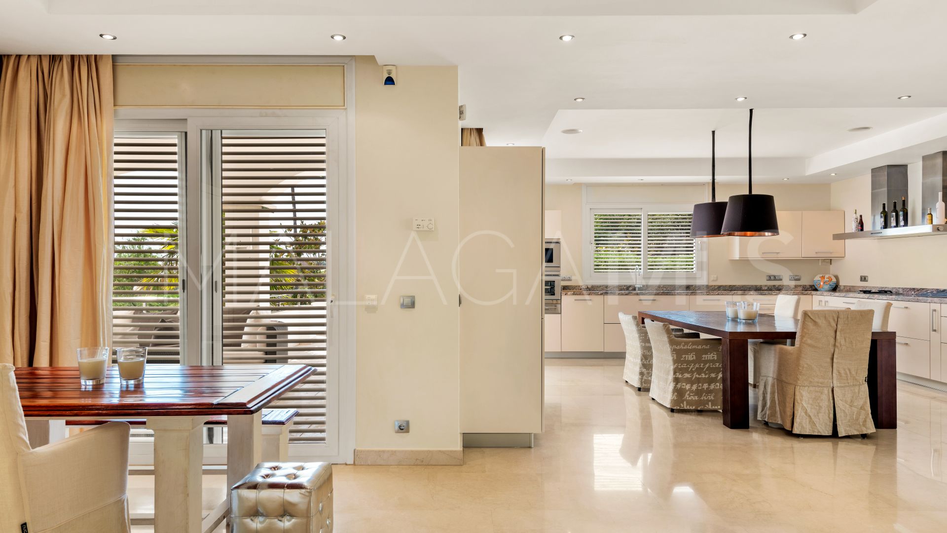 Villa for sale in Elviria