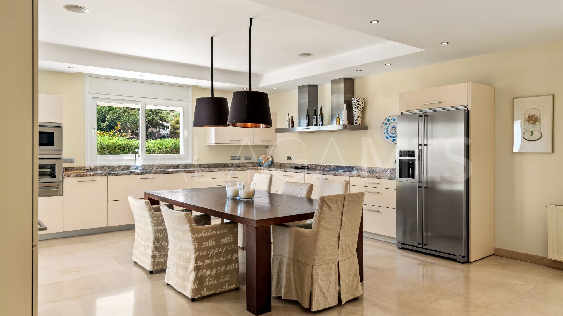 Villa for sale in Elviria