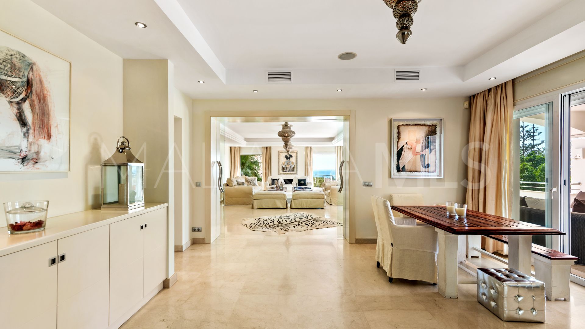 Villa for sale in Elviria